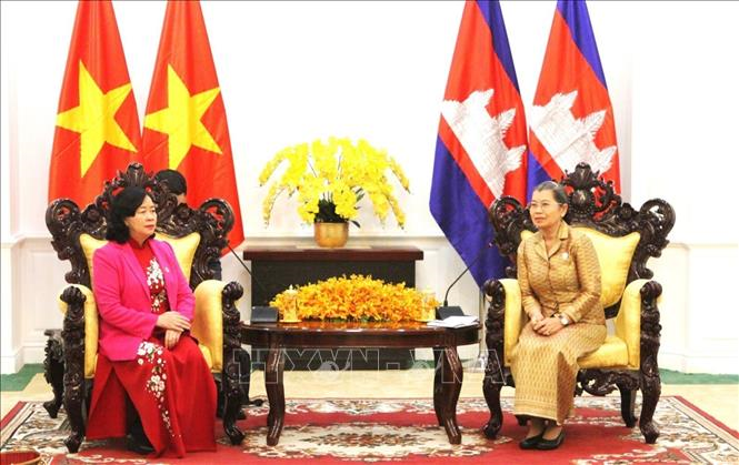 Chủ tịch Ủy ban Trung ương Mặt trận Tổ quốc Việt Nam Bùi Thị Minh Hoài gặp Phó chủ tịch Đảng Nhân dân Campuchia